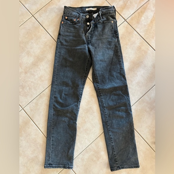 Levi Wedgie Straight Jeans🖤 (size 24) - Picture 1 of 2
